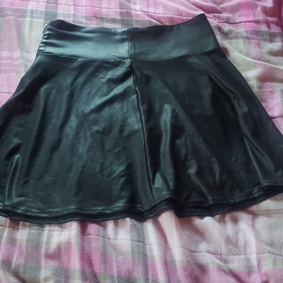 Forever 21 Black Faux Leather Skater Skirt - Picture 2 of 3